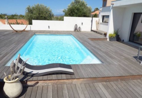 Pose de piscine coque à Bordeaux